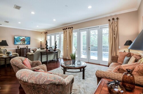 Disney theme 5 bed 5 bath with pool