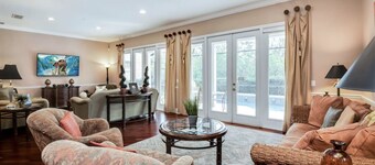 Disney theme 5 bed 5 bath with pool