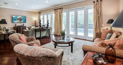 Disney theme 5 bed 5 bath with pool