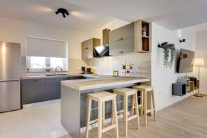 Køleskab, ovn, kogeplade, opvaskemaskine