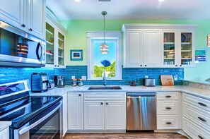 Fridge, microwave, oven, stovetop - SGI coastal pool home w large decks, pet friendly, slp 12, 300 steps to beach (Saint George Island)