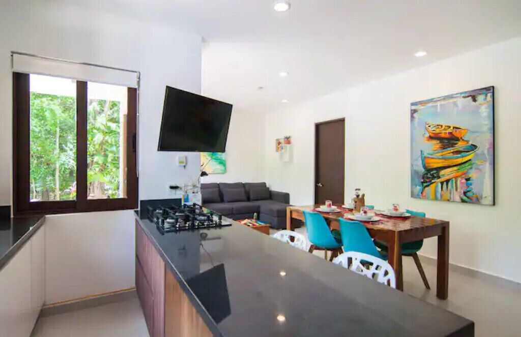 SunSational 2bdr condo w/pool & roof top jacuzzi