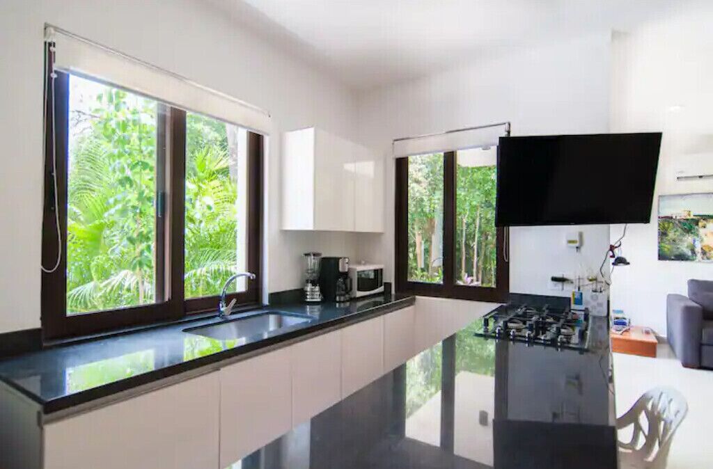 SunSational 2bdr condo w/pool & roof top jacuzzi