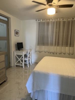 1 quarto, escrivaninha, Wi-Fi de cortesia