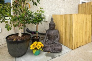 Exterior detail - Elegant Paradise in Coveted Community! (Redlands)