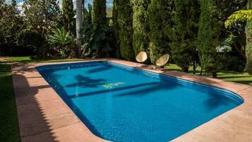 Outdoor pool, a heated pool