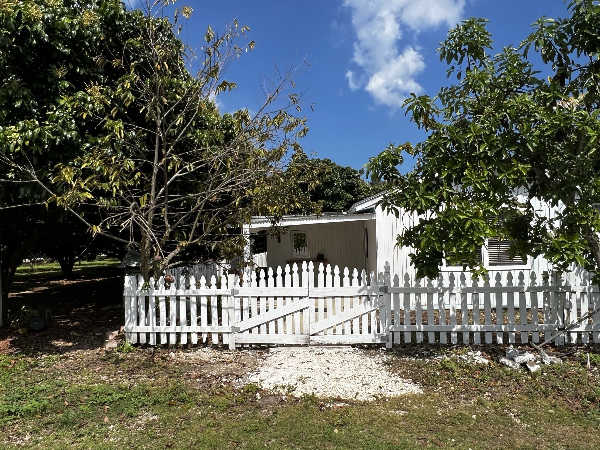 Farmhouse Nested on a 5 acre Tropical Fruit Farm