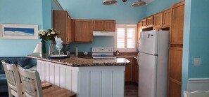 Fridge, microwave, oven, stovetop - Tropical Lagoon-Close to Disney (Kissimmee)