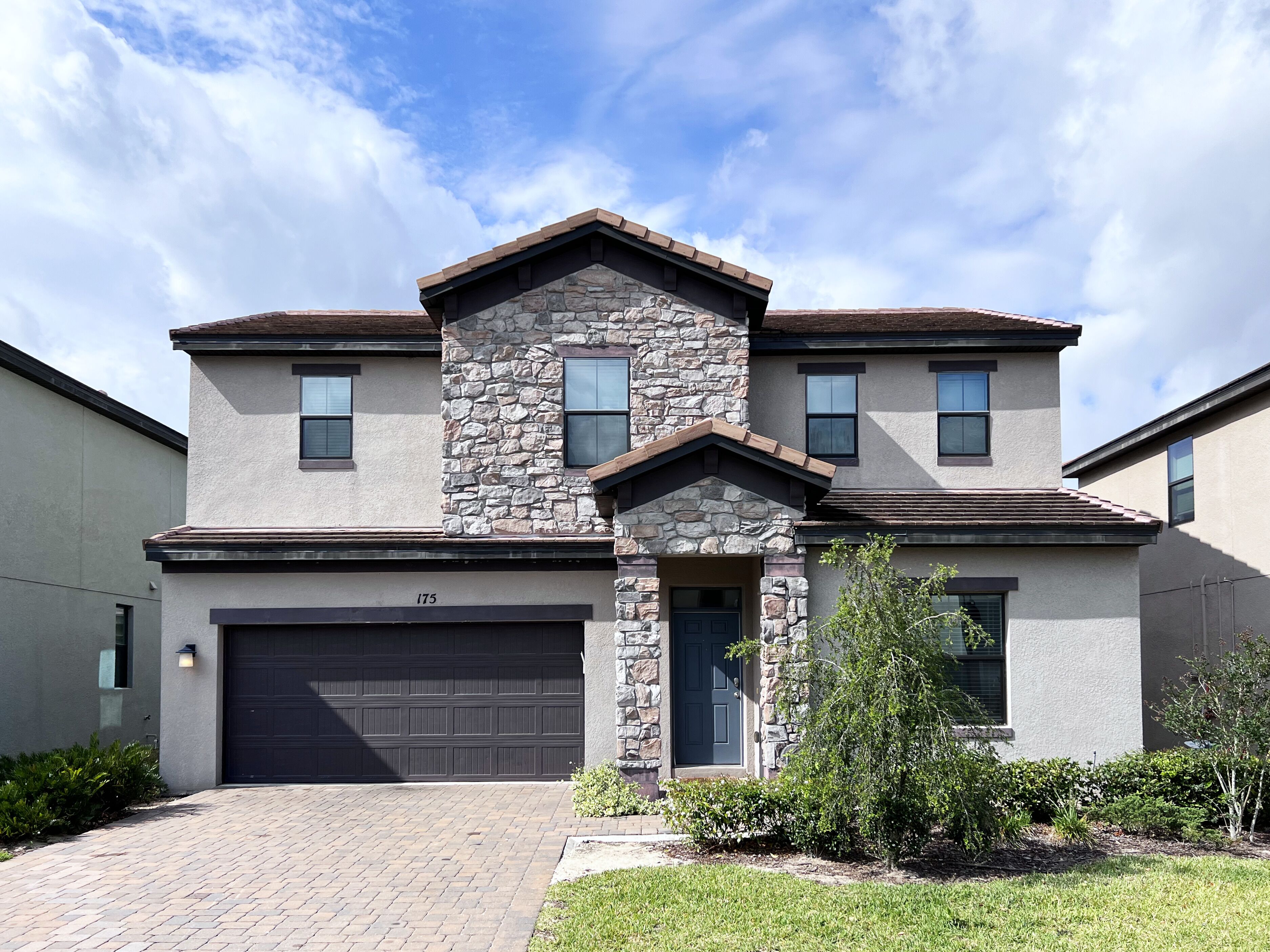 175MM: Modern 4 bed with private pool