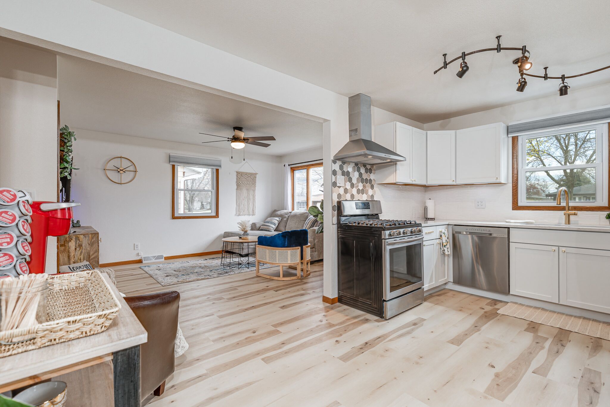 Amazing interior remodel for 6 in quiet safe walkable central neighborhood