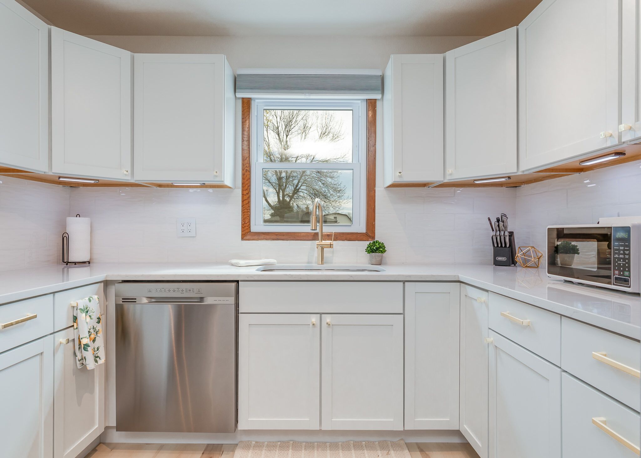 Amazing interior remodel for 6 in quiet safe walkable central neighborhood