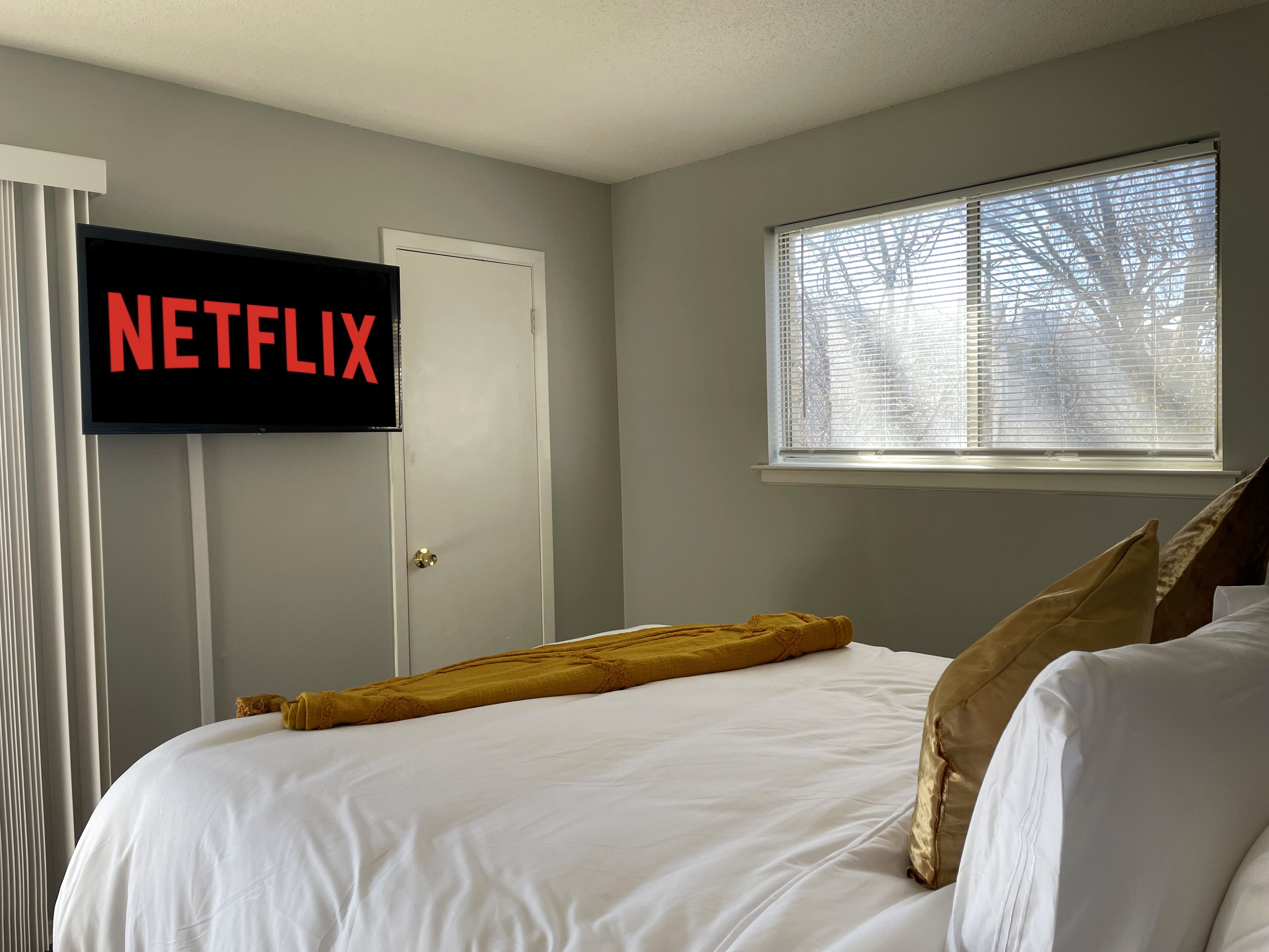 The Yellow Brick Abode Modern | Comfort | 2 Bdr