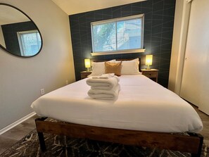 2 室のベッドルーム、アイロン / アイロン台、WiFi、ベッドシーツ