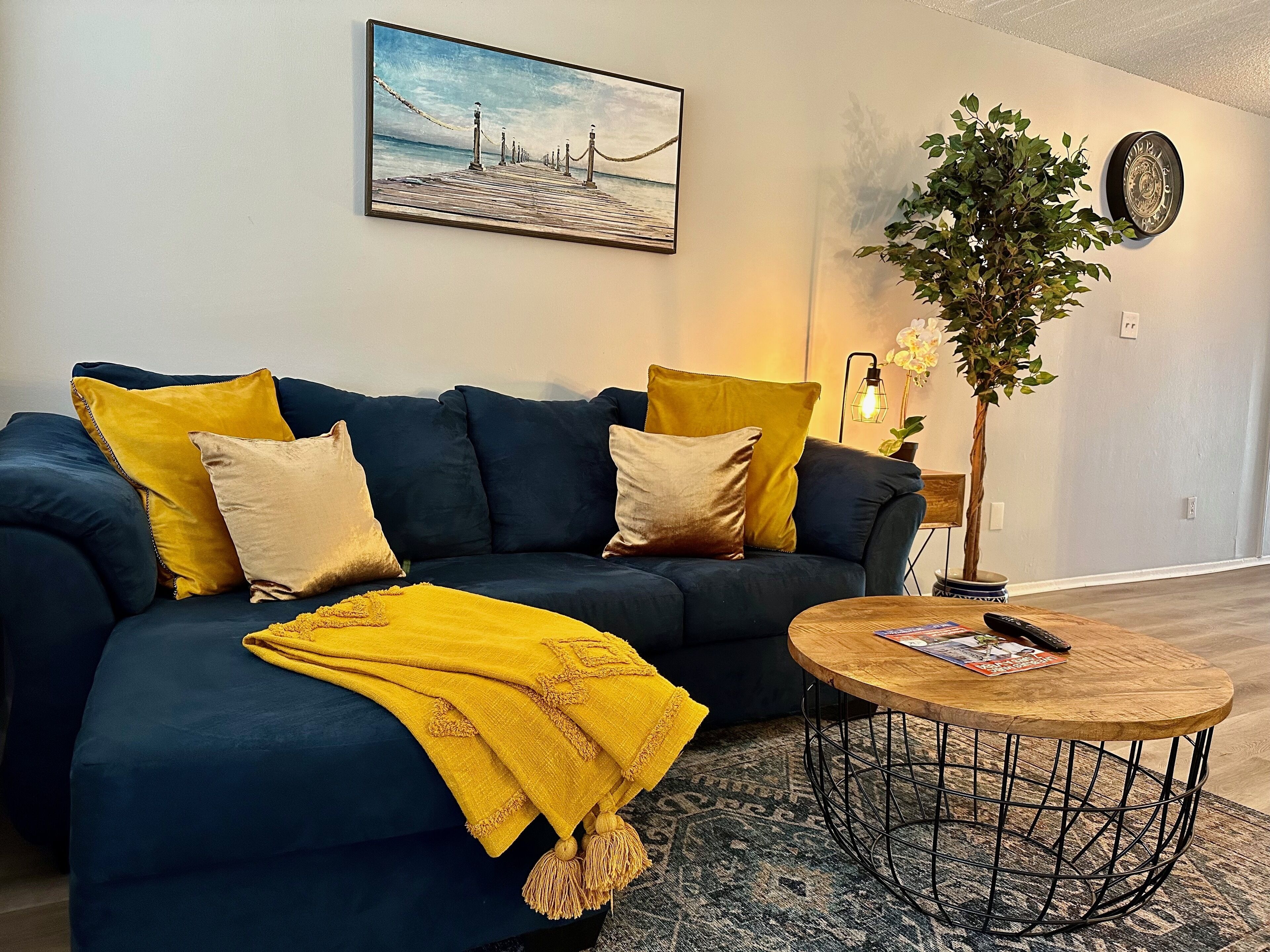 The Yellow Brick Abode Modern | Comfort | 2 Bdr