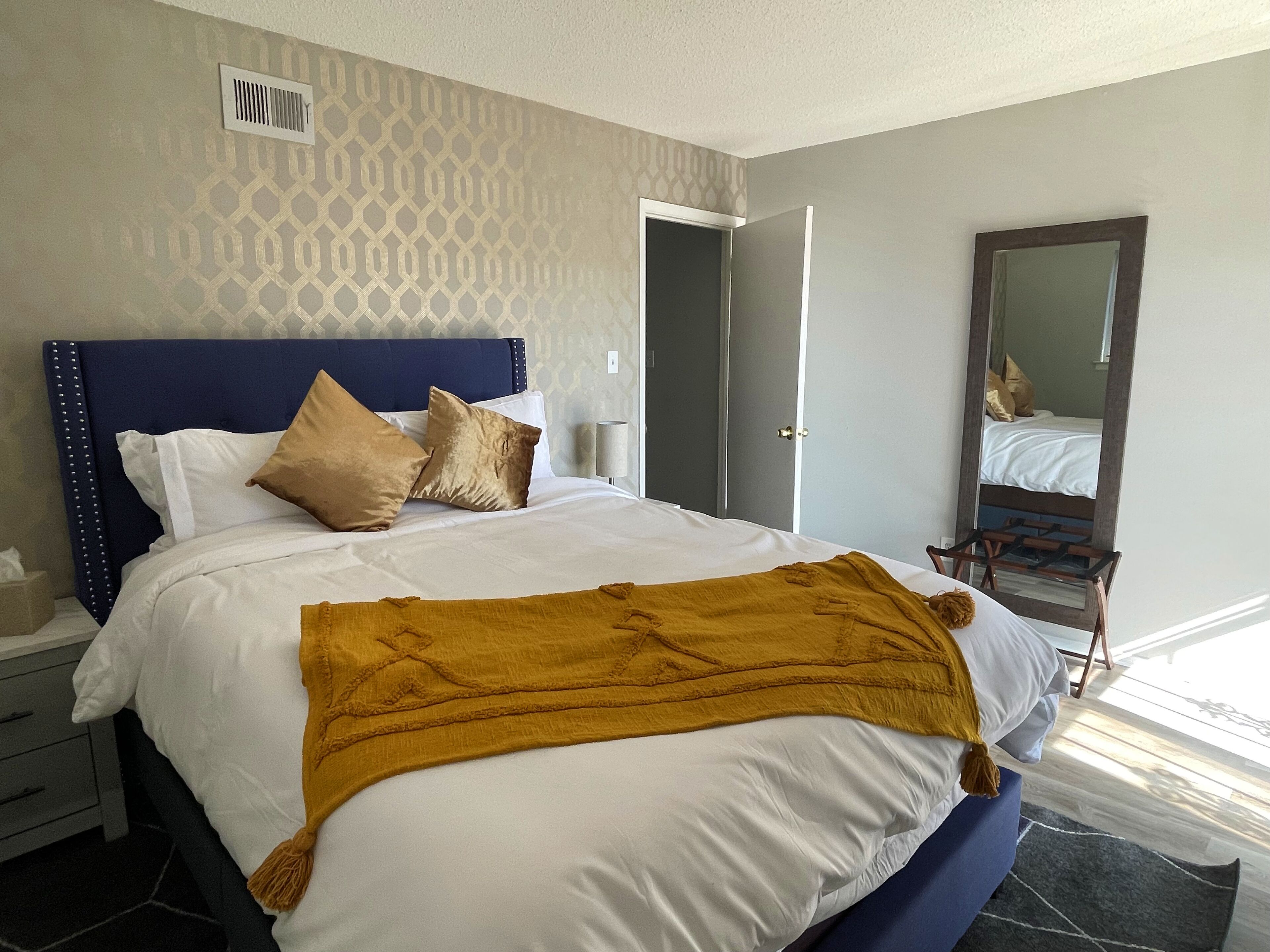 The Yellow Brick Abode Modern | Comfort | 2 Bdr