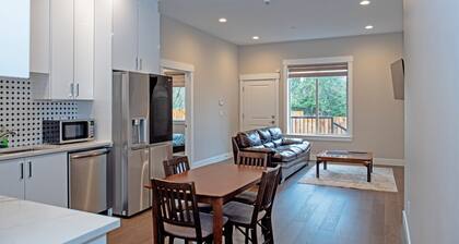 Lovely 2-bedrooms serviced apartment!