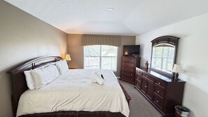 4 bedrooms, desk, iron/ironing board, travel crib