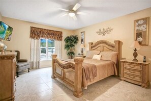 5 bedrooms, iron/ironing board, WiFi, bed sheets