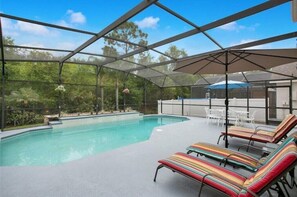 حمّام سباحة مُدفَّأ