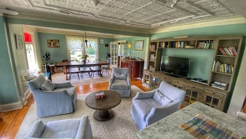 Smart TV, fireplace, DVD player, books