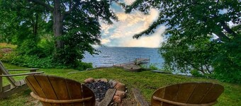 Historic Loyalist Lakehouse • Quiet Waterfront Escape • 3.5 Acres & 300’ Shore!