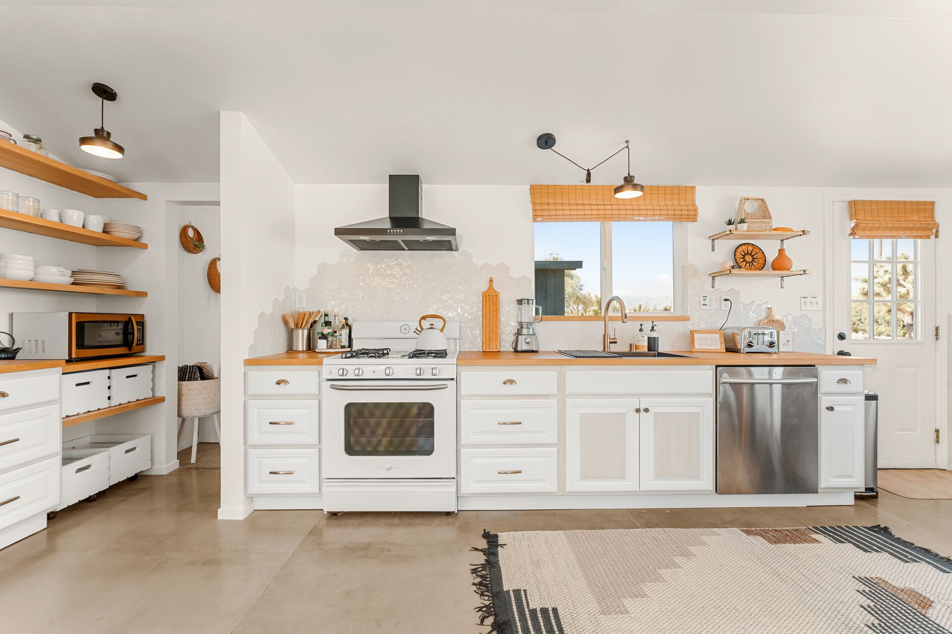 Le bungalow du désert: Amazing View, Spa, Cowboy Pool, Hike outside the backdoor