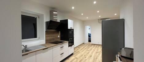 Fridge, microwave, oven, stovetop