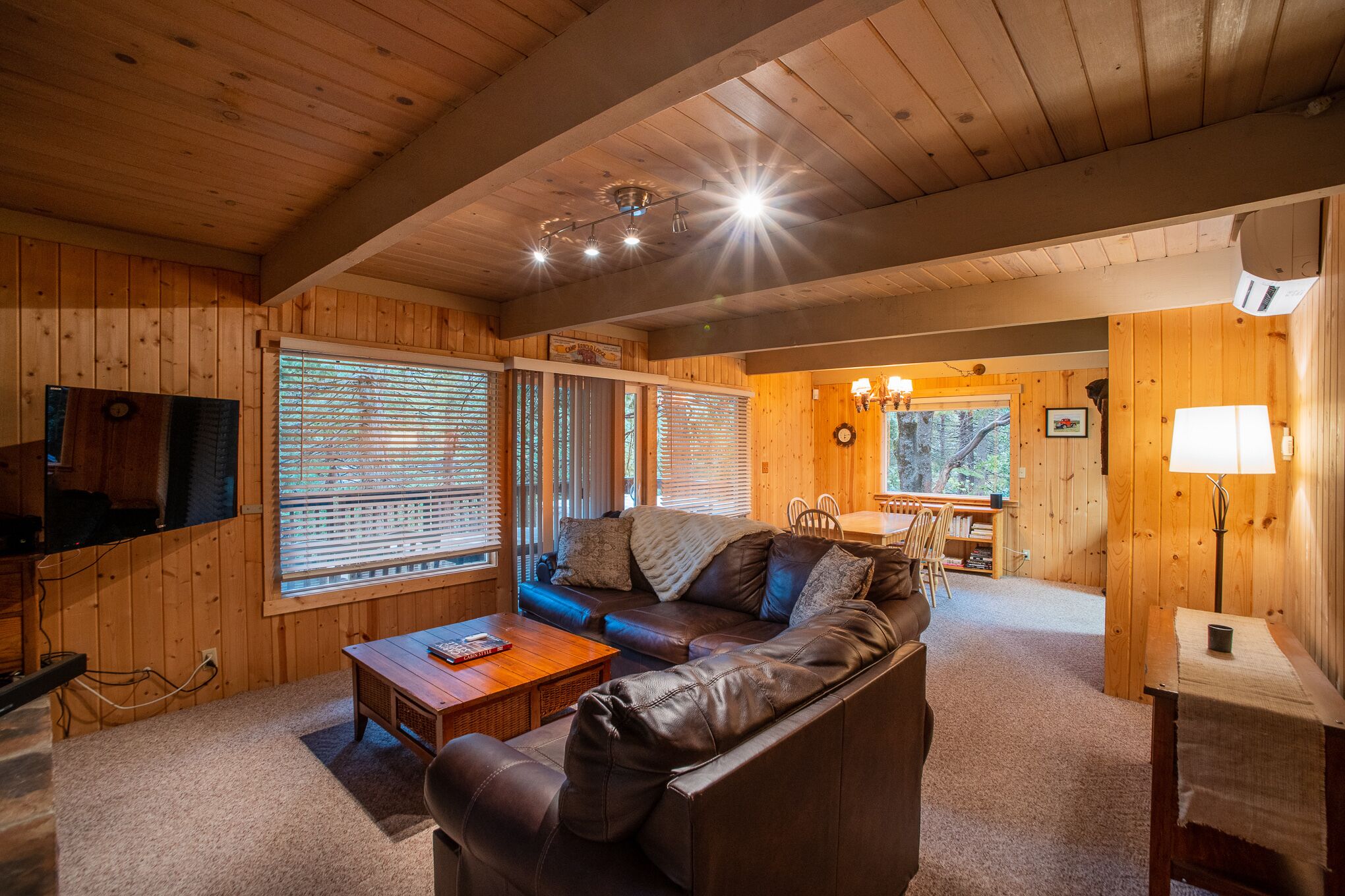 Cedar Retreat with Hot Tub, Sauna & Lake Access
