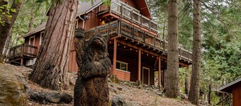 Cedar Retreat with Hot Tub, Sauna & Lake Access