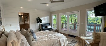 Beautiful and relaxing Golf & Lake retreat waiting just for you!! 