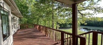 Beautiful and relaxing Golf & Lake retreat waiting just for you!! 