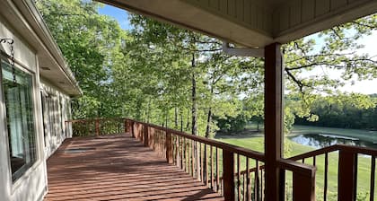 Beautiful and relaxing Golf & Lake retreat waiting just for you!!