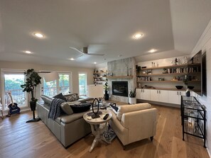 Smart TV, reproductor de DVD, libros y estéreo 