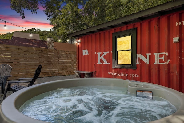 Outdoor spa tub