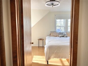 2 bedrooms, travel crib, free WiFi, bed sheets