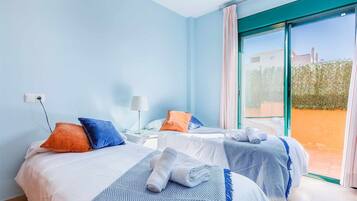 2 slaapkamers, een strijkplank/strijkijzer, gratis wifi, beddengoed