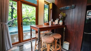Biệt thự Cao cấp, 2 phòng ngủ, quang cảnh hồ bơi | Bếp riêng | Tủ lạnh nhỏ, dụng cụ pha espresso, ấm điện, máy xay cà phê 