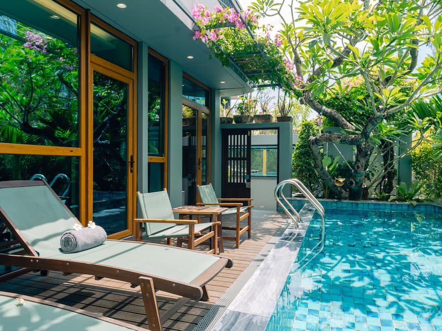 2 piscinas al aire libre, sombrillas, sillones reclinables de piscina