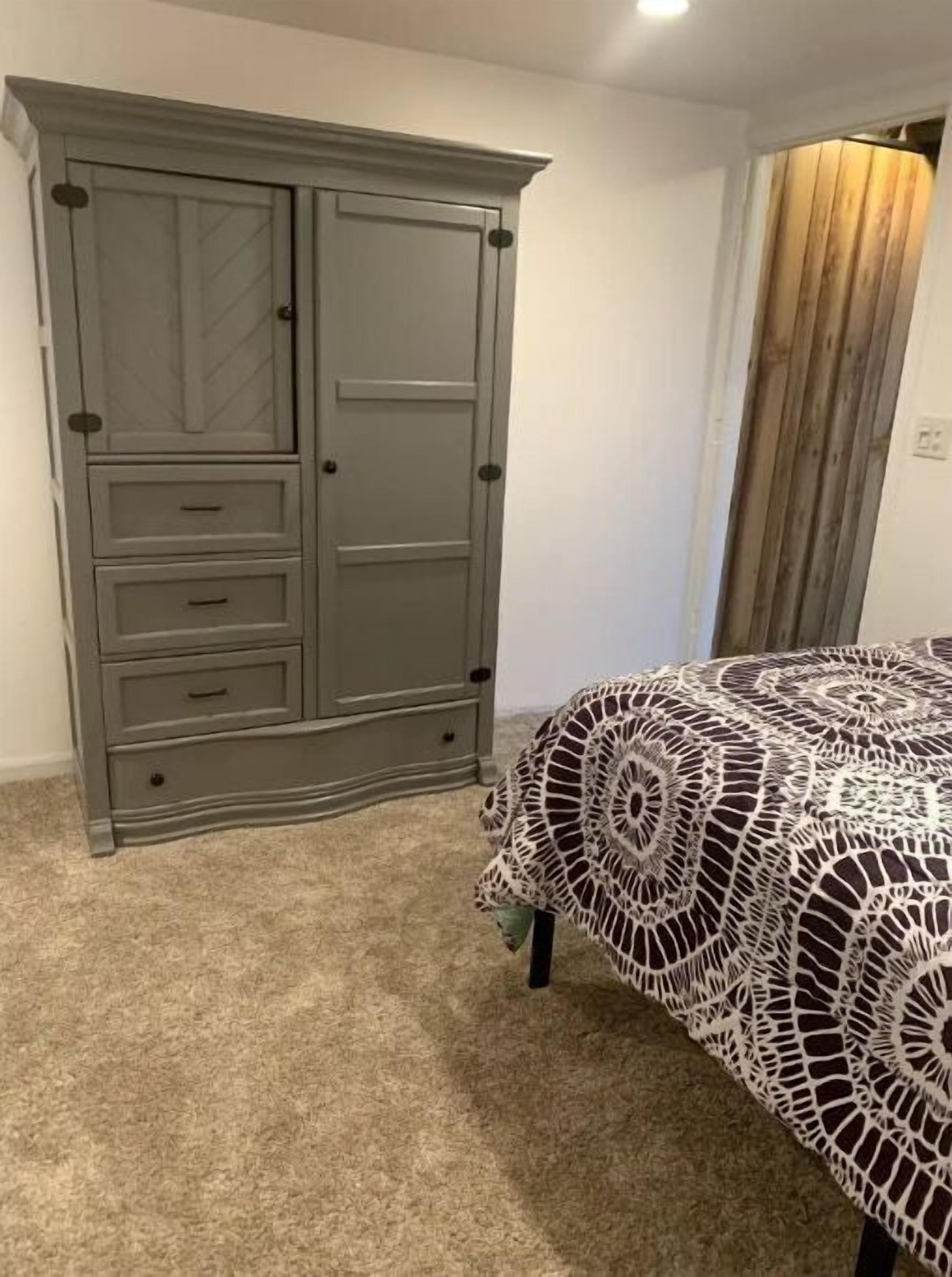 Beautiful Private Setting !!!