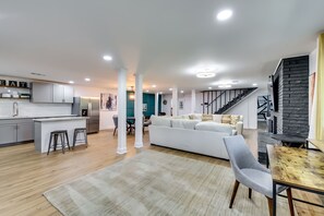 Smart TV, fireplace