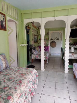 2 chambres, fer et planche à repasser, Wi-Fi gratuit, draps fournis