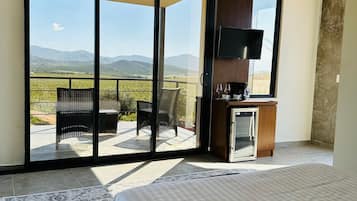 Deluxe Double Room | Minibar, iron/ironing board, free WiFi, bed sheets