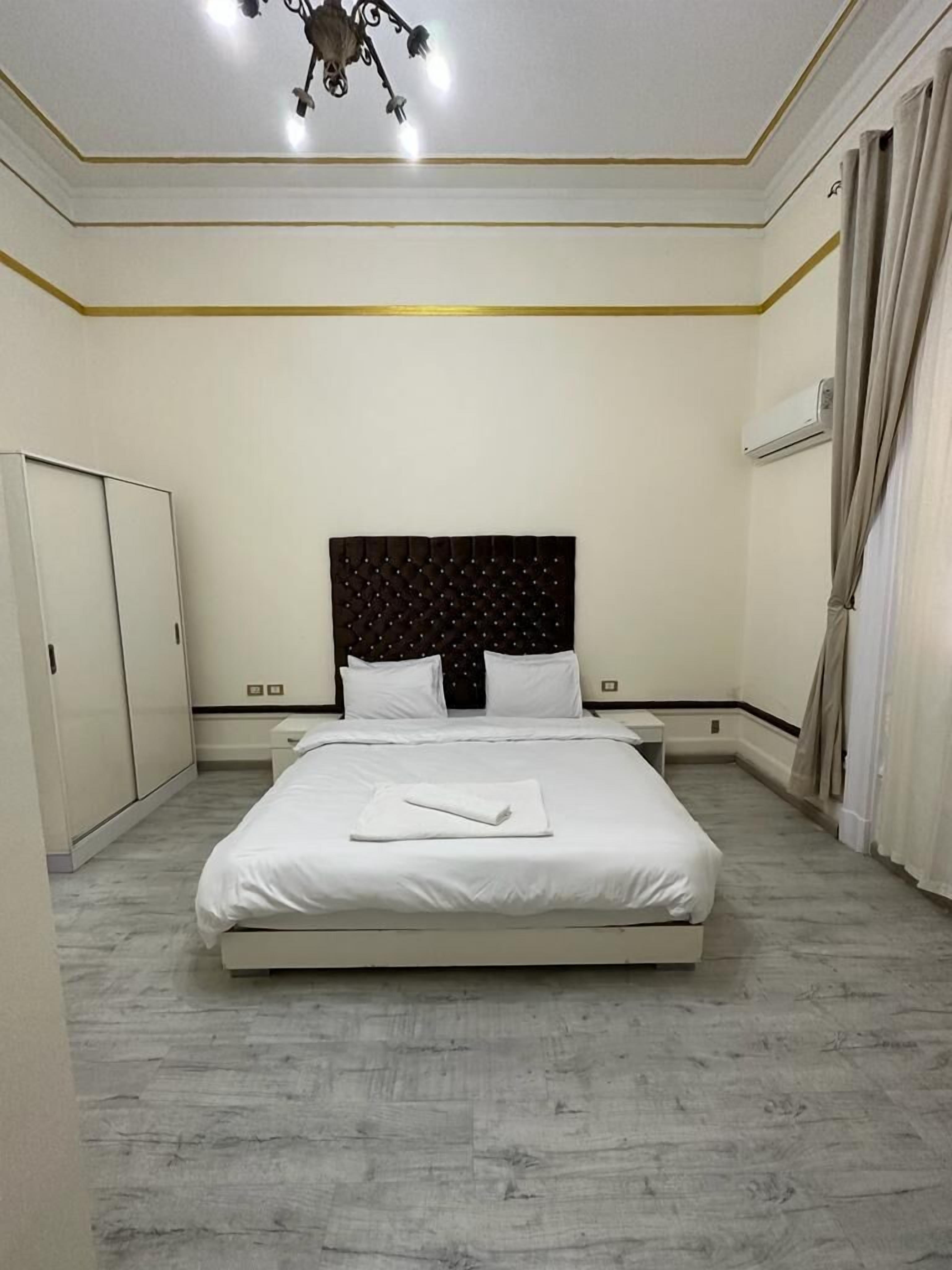 商务双人房或双床房 | 迷你吧、客房内保险箱、隔音、熨斗/熨板