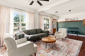 Télévision, cheminée