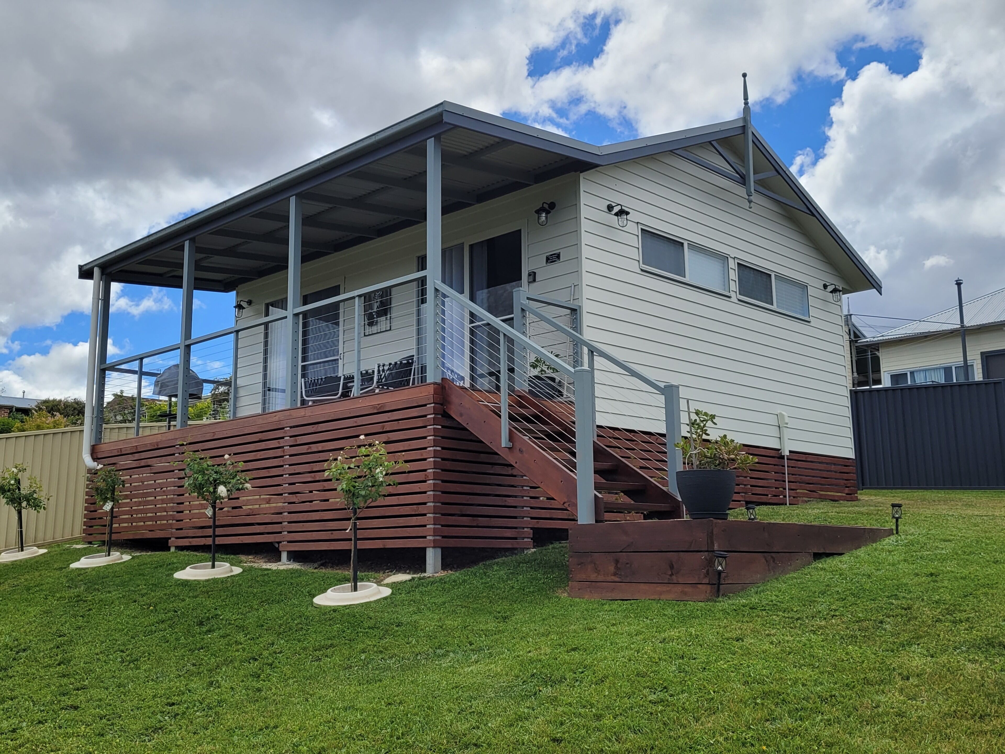 Modern Country 1 Bedroom Cottage (Pet Friendly)