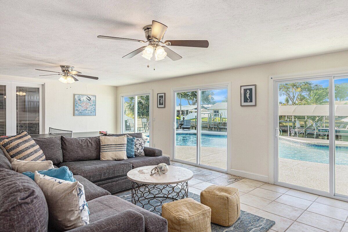 Televisión, futbolito, mesa de ping pong