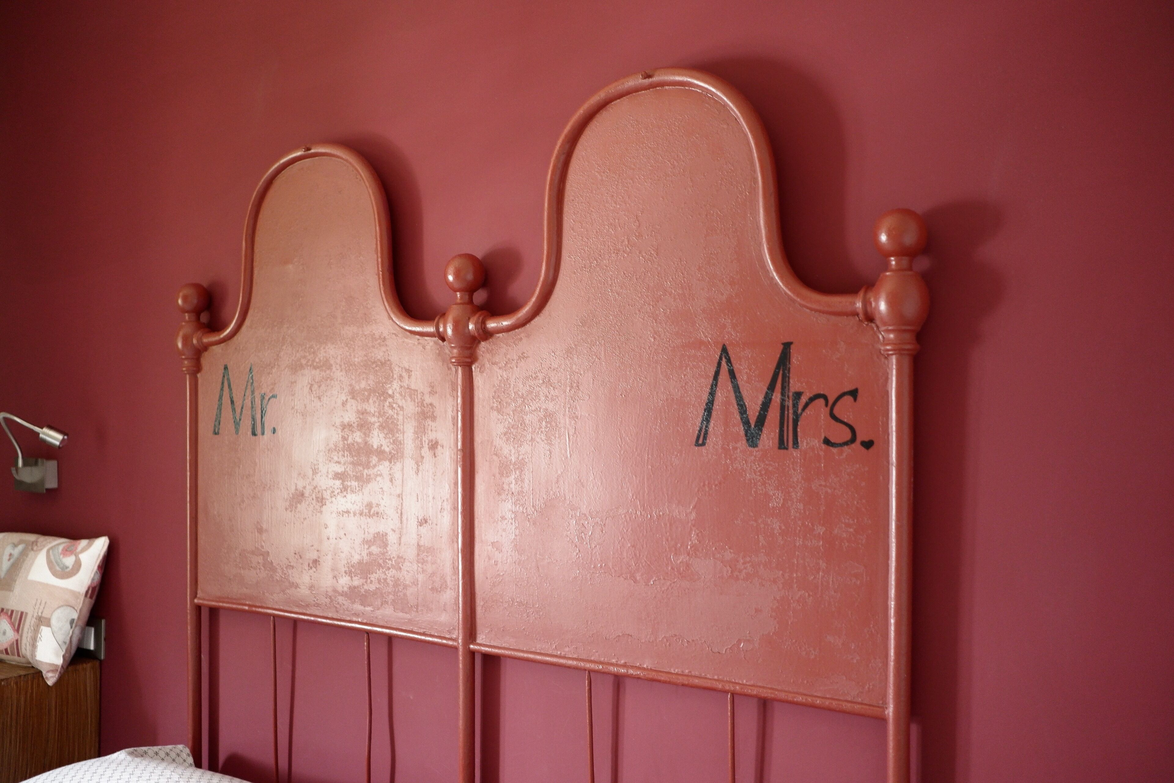 A bed with a headboard labeled "Mr." and "Mrs."