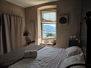 Ruspara | Sengetøy av topp kvalitet, dundyner, memory foam-senger og minibar