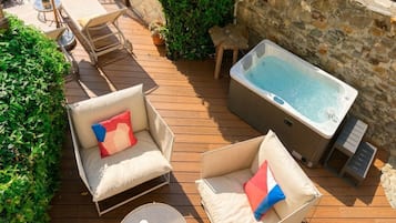Sesagra Family Room with Private Garden and Hot Tub | Extérieur
