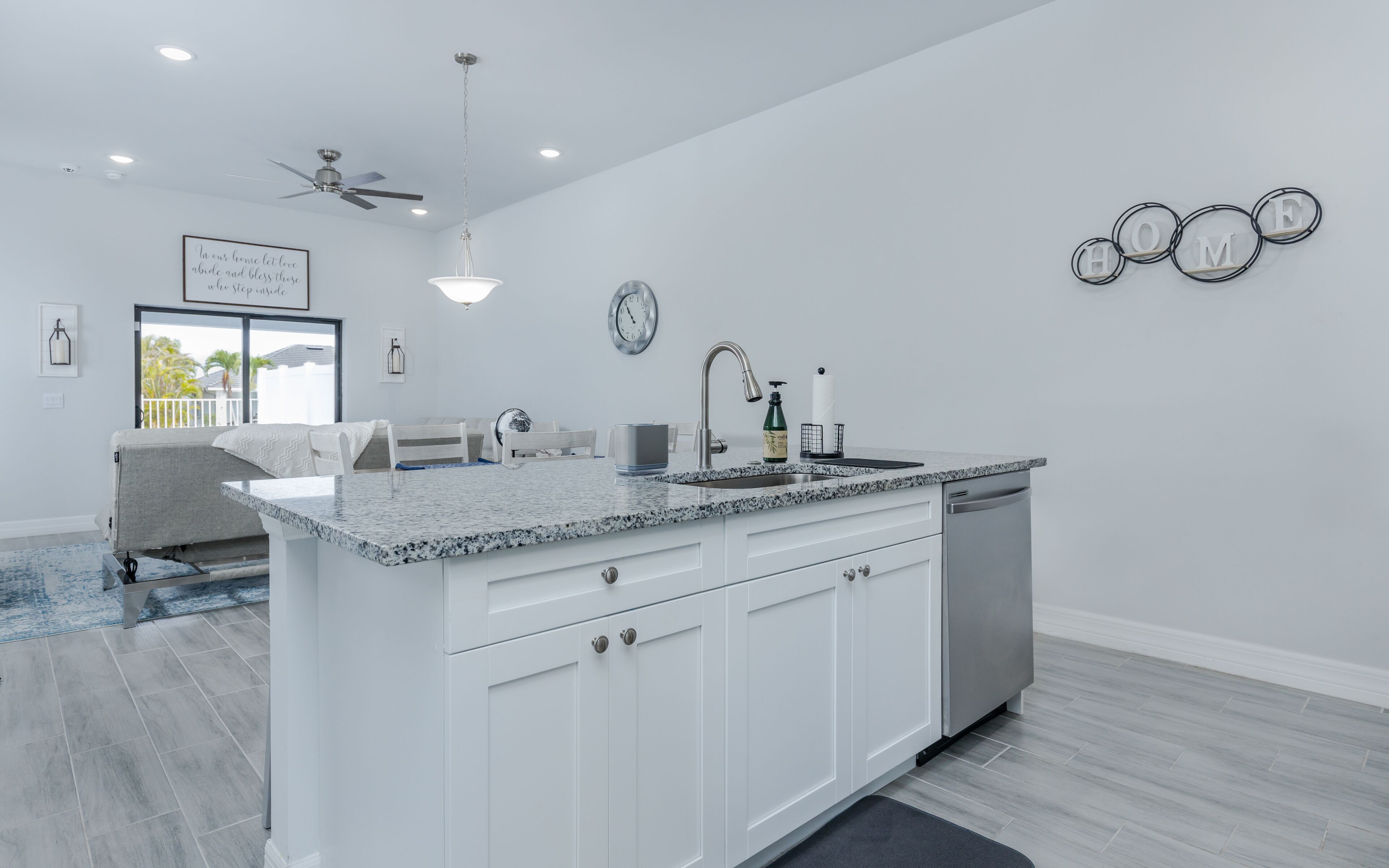 Cape Sunset - sparkling new 3/2 pool home
